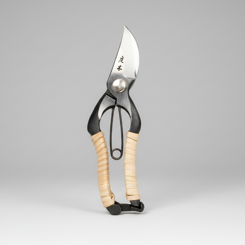 Niwaki Fujimaki Rattan Secateurs