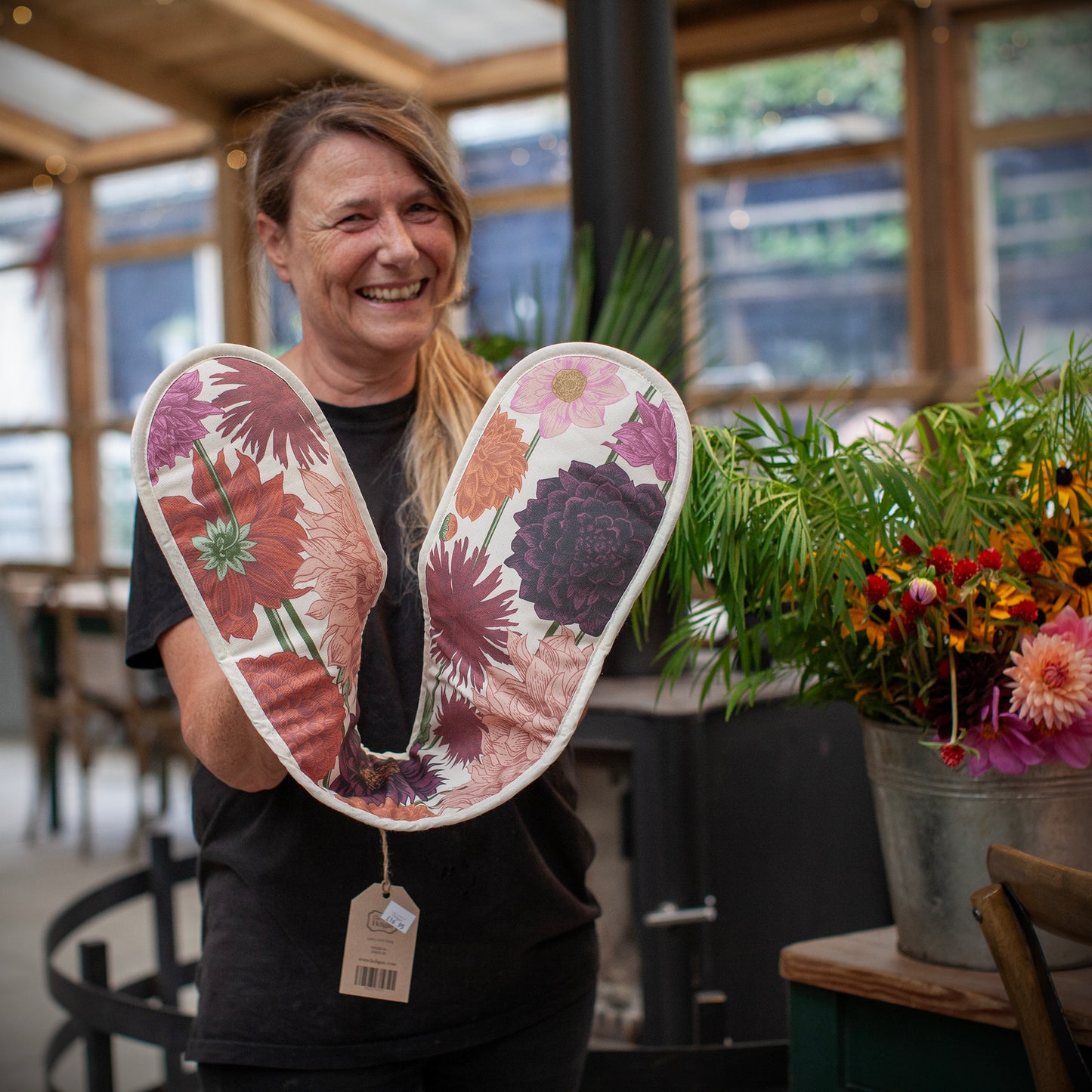 Heligan Dahlia Oven Mitt